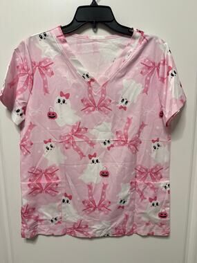 Ghost scrub Medium New pink with white ghosts v neck top